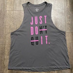 Women’s Nike top size XL 25$